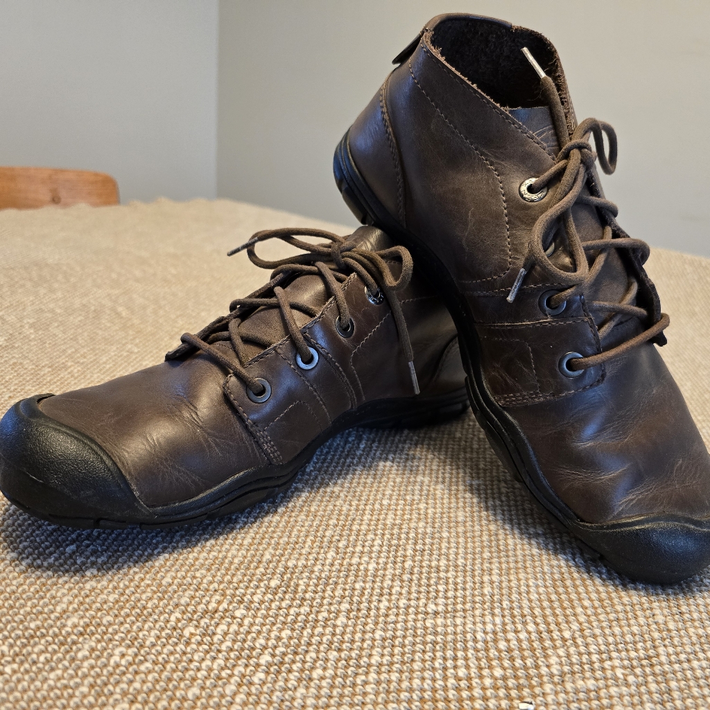 Keen Bleeker Walking Shoes/ Size 11
